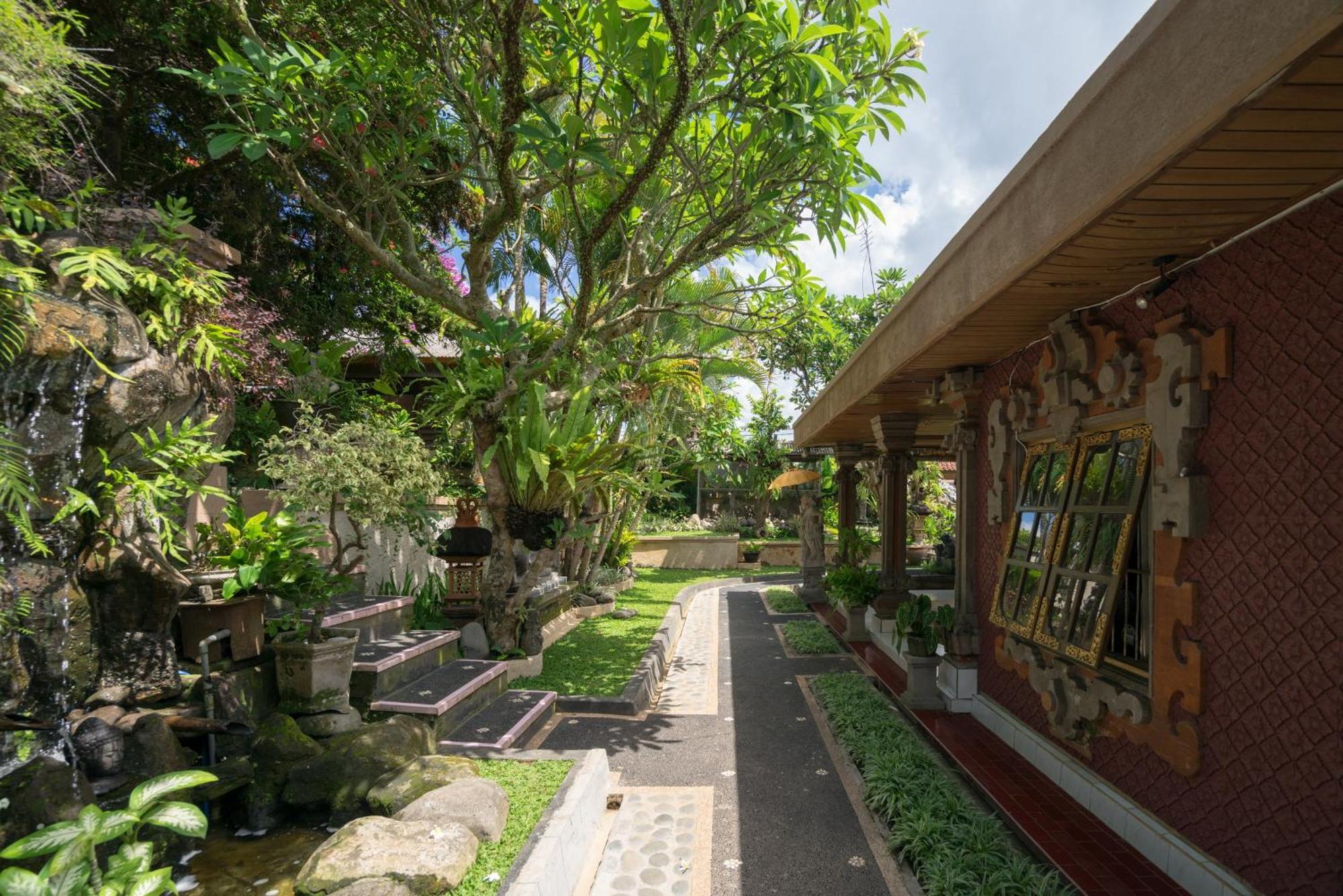 Nuaja Balinese Guest House Ubud  Exterior photo