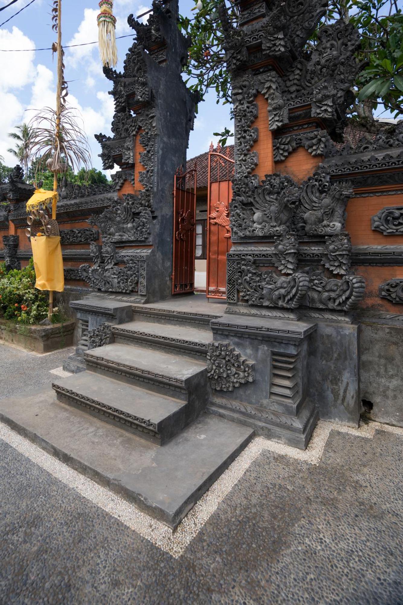 Nuaja Balinese Guest House Ubud  Exterior photo