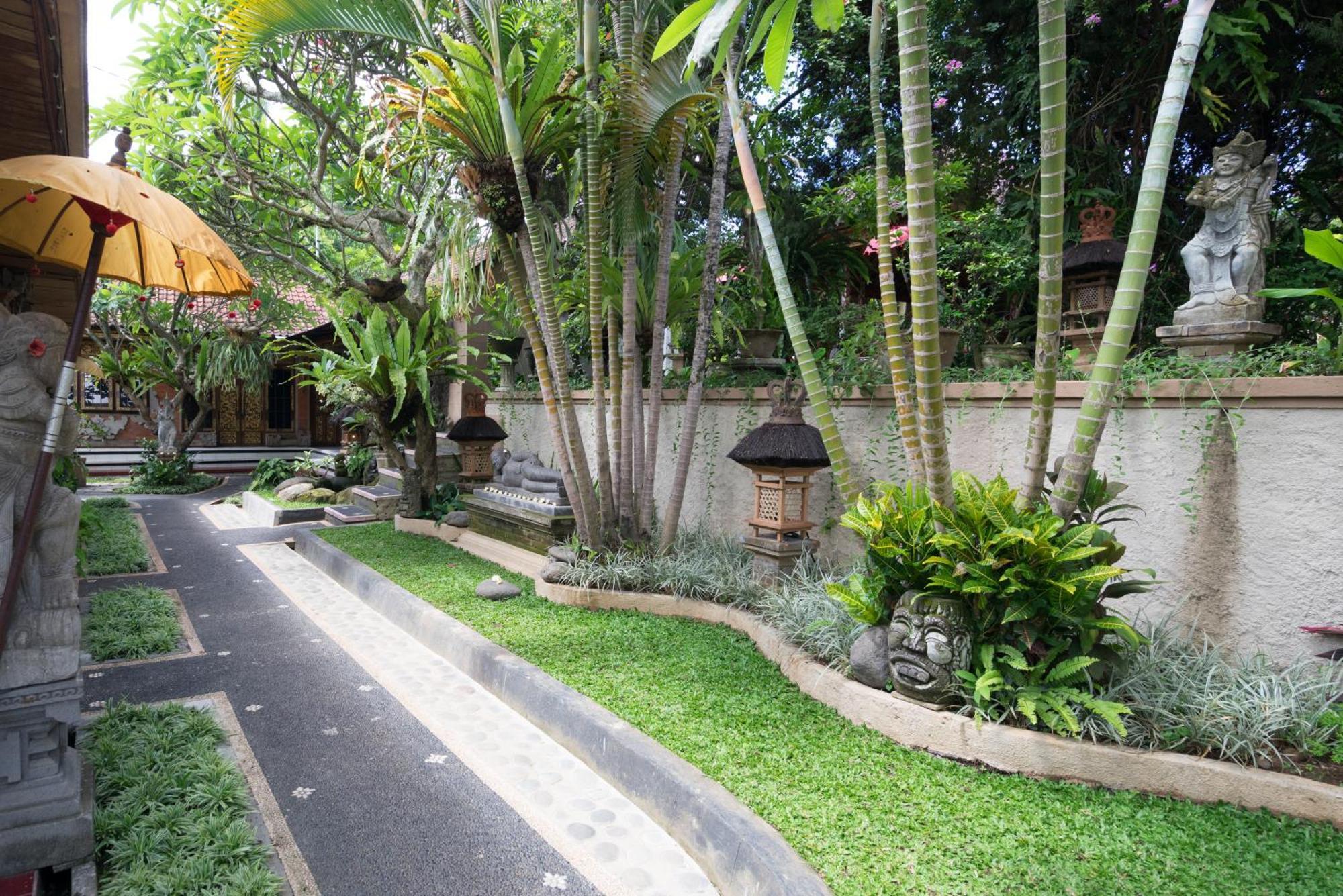 Nuaja Balinese Guest House Ubud  Exterior photo