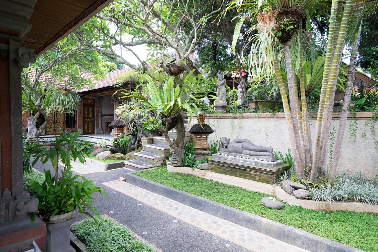 Nuaja Balinese Guest House Ubud  Exterior photo